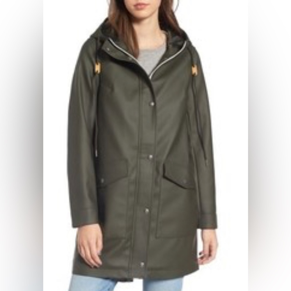 Levi’s rain jacket✨